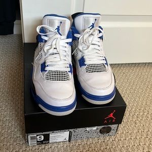 Jordan 4 motor sport and the color is blue, black, and white. Size 9 in men